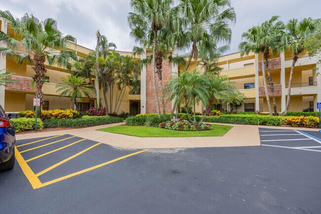Building Photo - 7520 La Paz Blvd