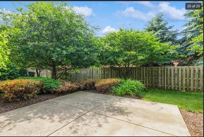 Building Photo - 4924 Montauk Dr