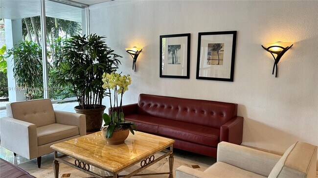 Building Photo - 150 SE 25th Rd