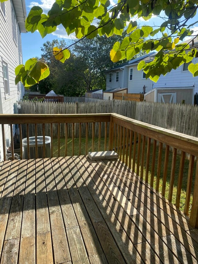 Building Photo - 557 Tiffany Ct