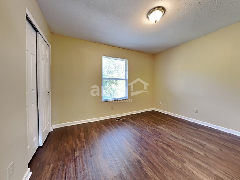 Building Photo - 15 Churchill Manor Ct