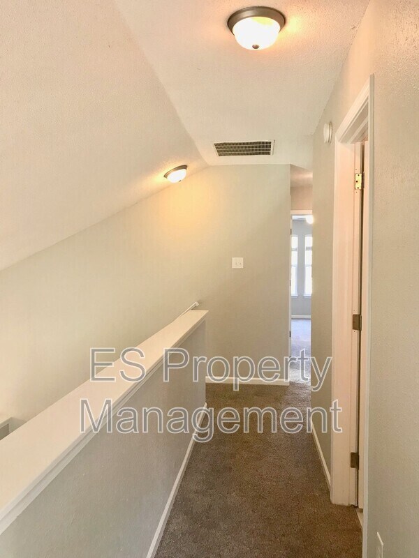 Building Photo - 4481 Redcliff N Ln