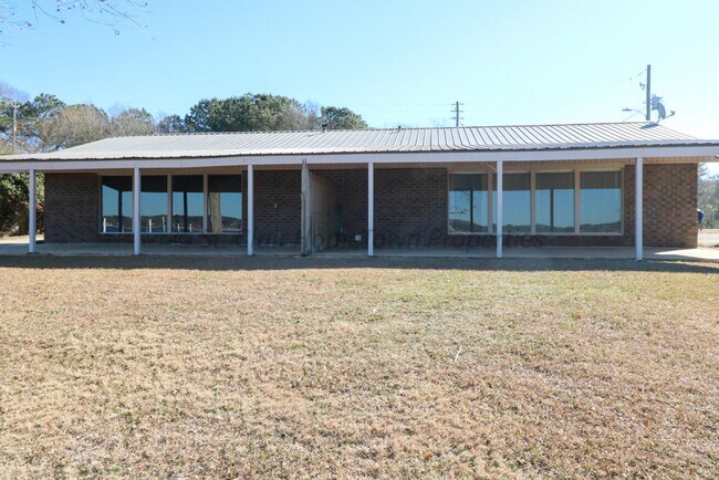 Primary Photo - Remodeled Duplex on Logan Martin Lake