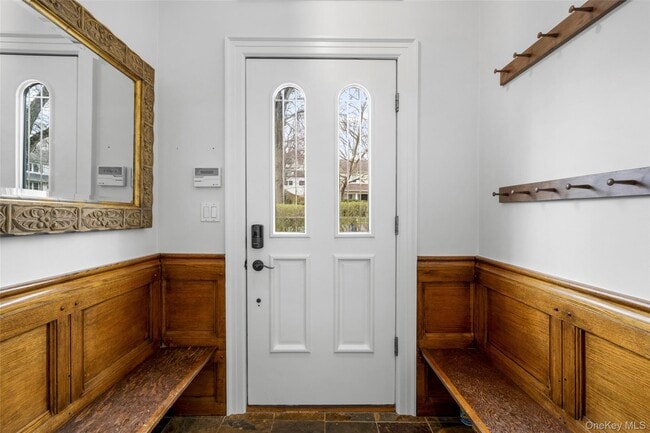 Building Photo - 225 Larchmont Ave