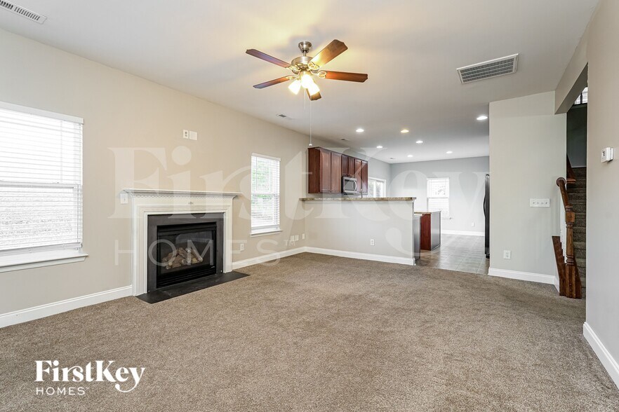 Building Photo - 137 Rosewalk Ln