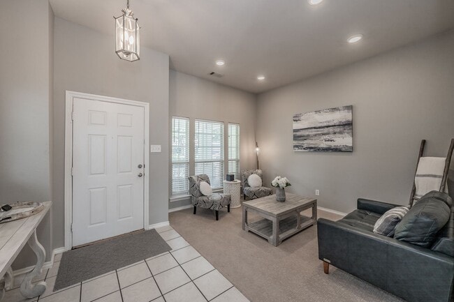 Building Photo - The Best in Texas: 3Bed/2Bath w/Spacious Ensuite