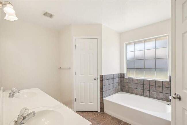 Building Photo - 8212 NW 84th St