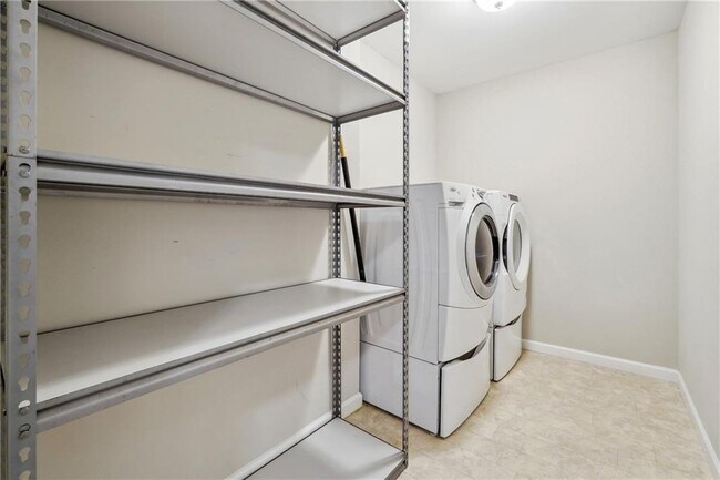 Building Photo - 4981 Bramblewood Cir