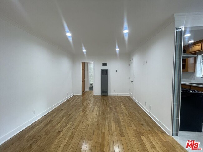Building Photo - 1126 N Formosa Ave