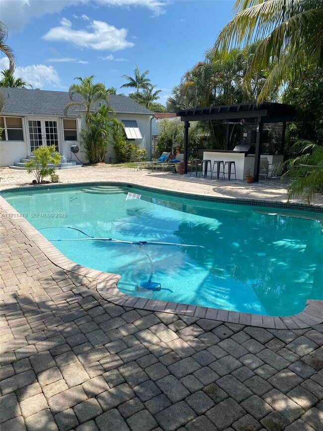 Building Photo - 1516 Funston St