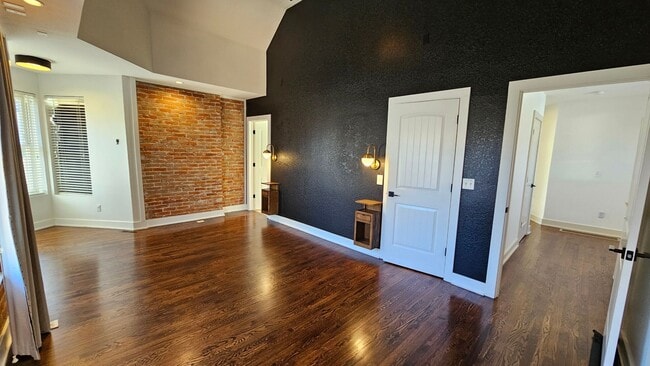 Building Photo - Modern Park Hill Home