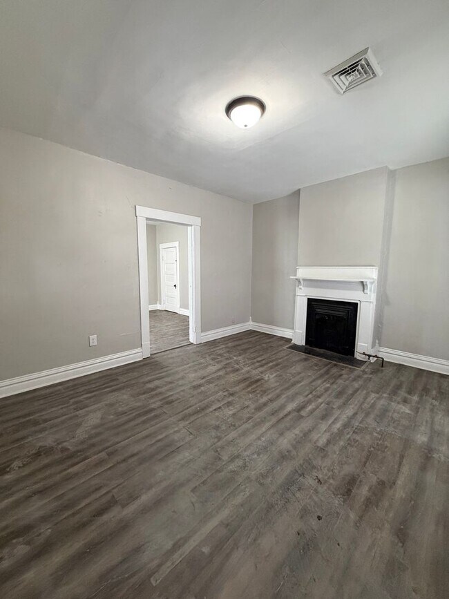 Building Photo - FOH215-217