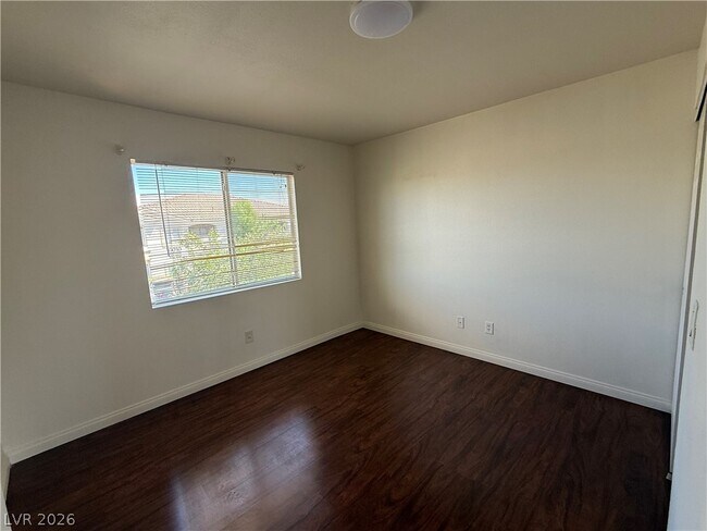 Building Photo - 10116 Desert Wind Dr