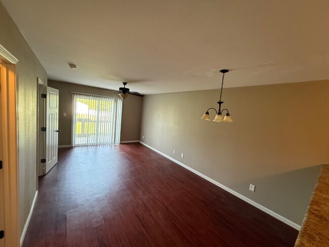 Building Photo - 526 Nepute St