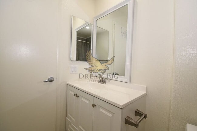 Building Photo - 8410 Eldora Ave