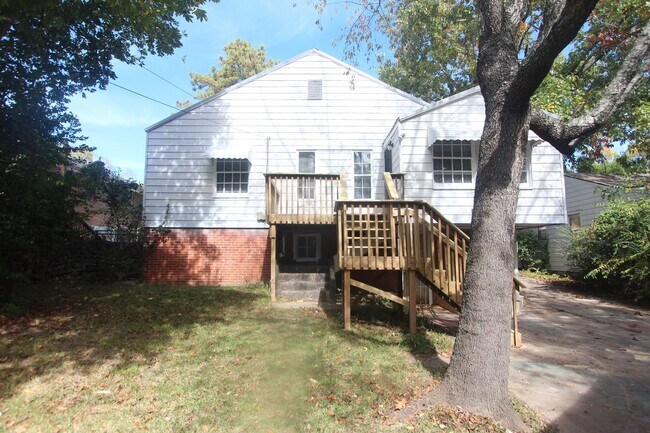 Building Photo - New On The Market with Fresh Updates!! Bet...