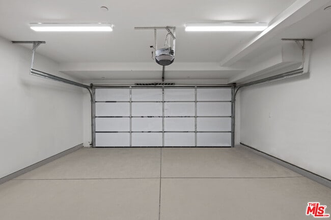 Building Photo - 835 N McCadden Pl