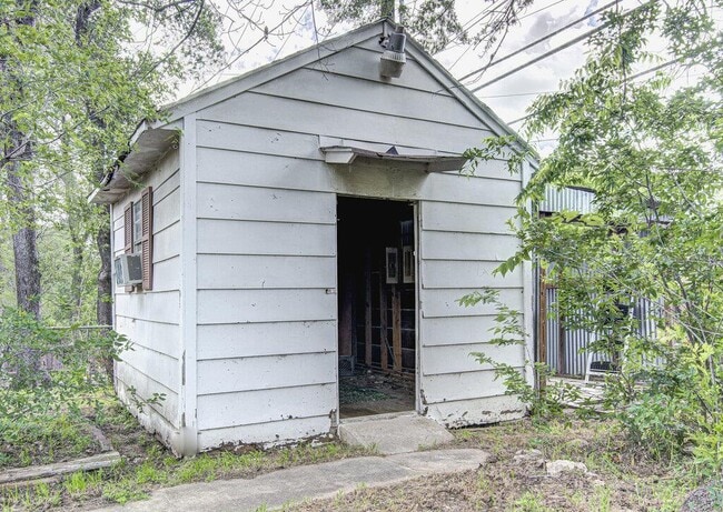 Building Photo - 2709 Rae Dell Ave