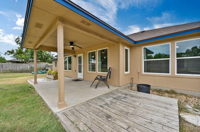 Building Photo - 2911 Red Bud Ln