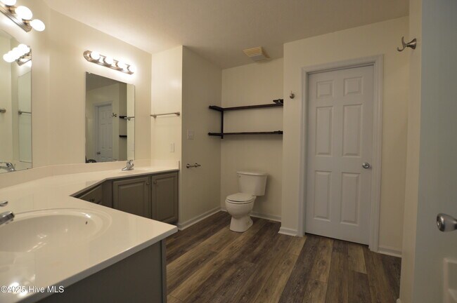 Building Photo - 120 Walnut Hills Dr