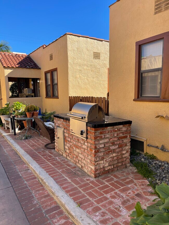 Building Photo - 5023 Bakman Ave
