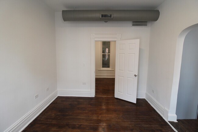 Building Photo - 1362 N Bosworth Ave