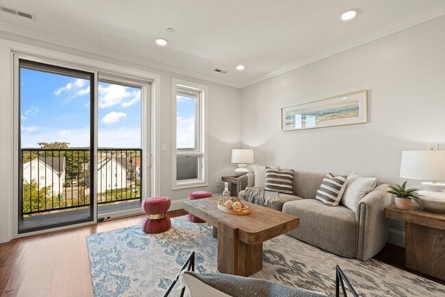 Primary Photo - 87 Medford St