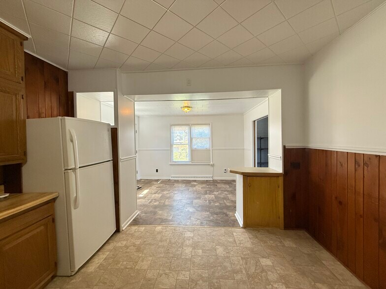 Kitchen facing Dining area - 109 W 9th Ave