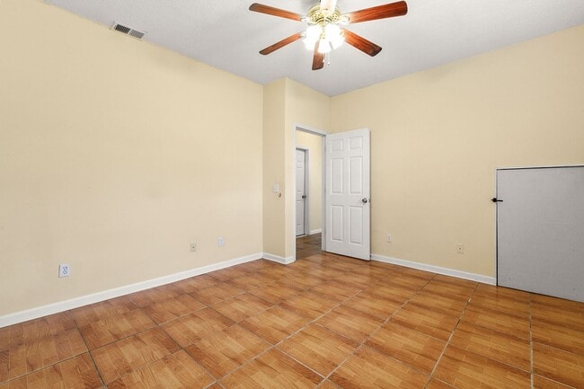 Building Photo - Charming Flowery Branch Home!
