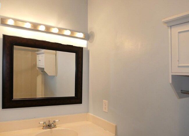 Building Photo - 140 Beechwood Dr