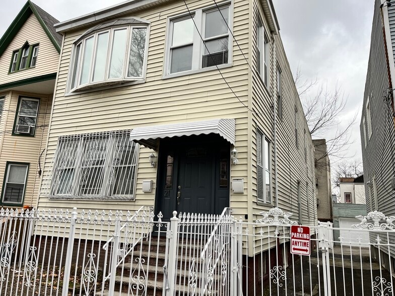 Building Photo - 21 Delaware Ave