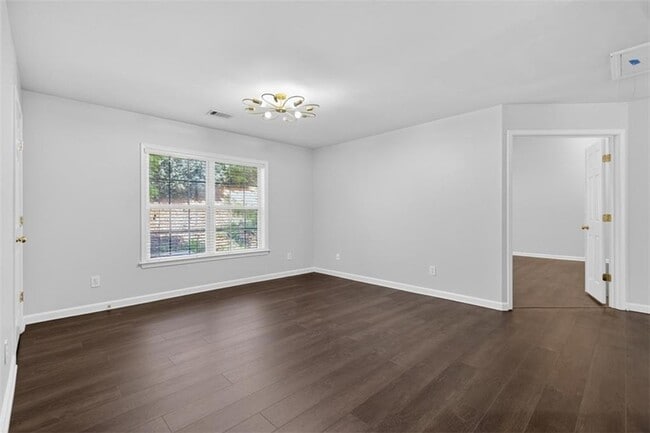 Building Photo - 2855 Stonehenge Ct