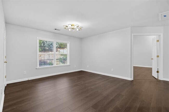 Building Photo - 2885 Stonehenge Ct