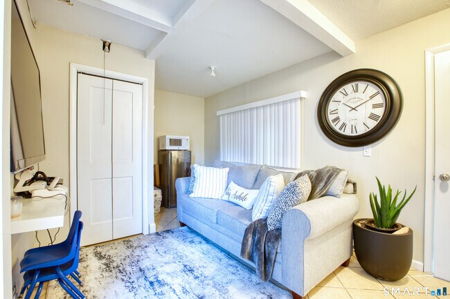 Building Photo - 60 Lawn Ave