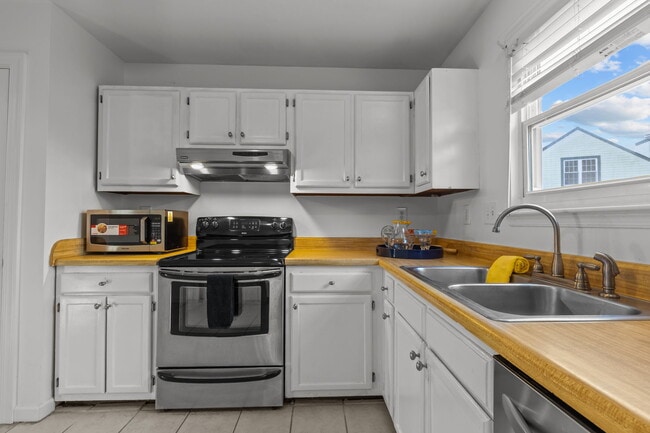 Building Photo - 1012 Danbury Cir