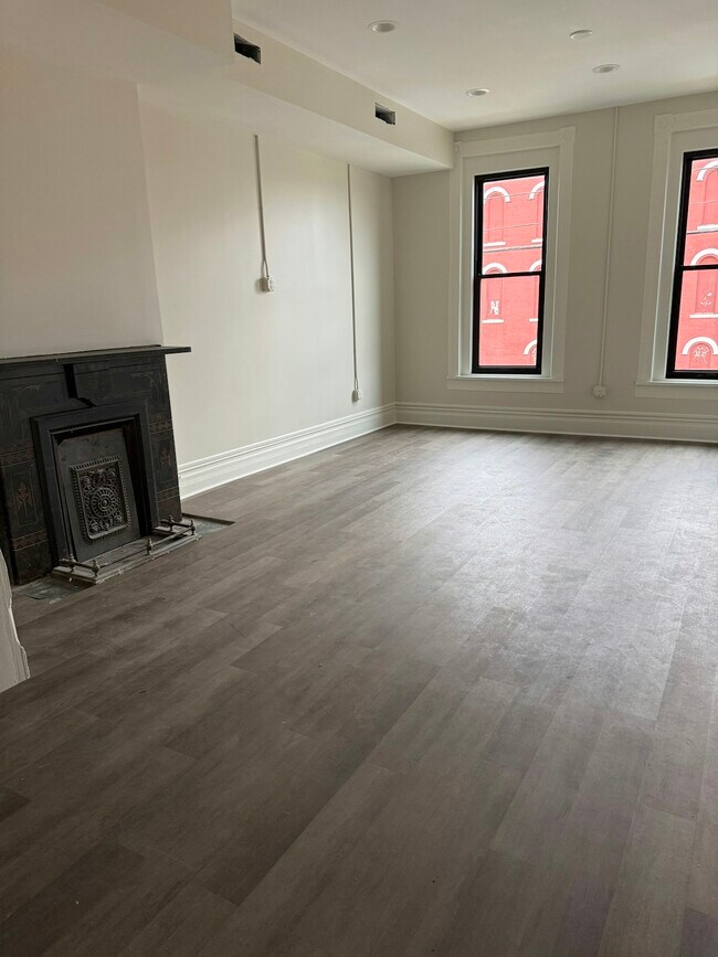 Building Photo - 106 E Erie St