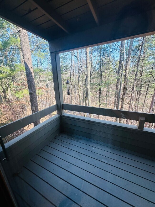 Building Photo - Sophisticated Condo Retreat on Old Mission Peninsula