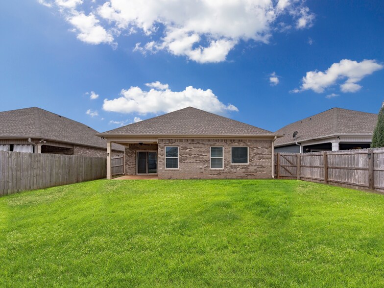 Building Photo - 8304 Stillwater Cir