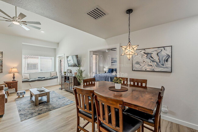 Building Photo - 9708 E Vía Linda