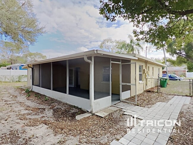 Building Photo - 2113 W Herman St
