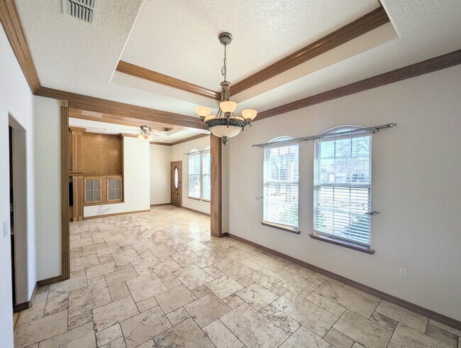 Building Photo - Luxurious Relaxation in Raintree