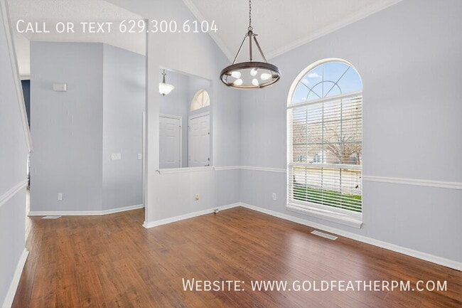 Building Photo - 905 Split Oak Dr