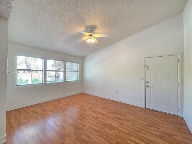 Building Photo - 15650 SW 105th Ln