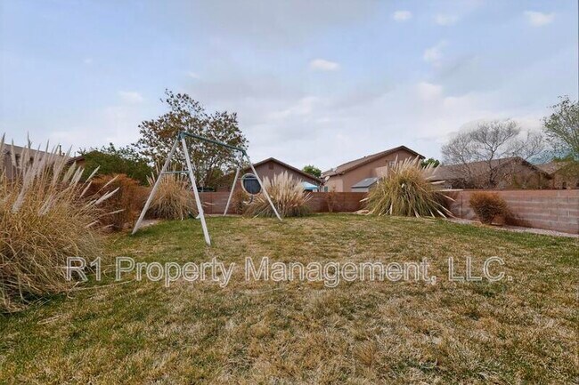 Building Photo - 2713 Violeta Cir SE