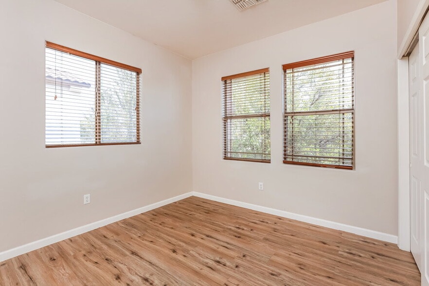 Building Photo - 462 E Calle De Ocaso