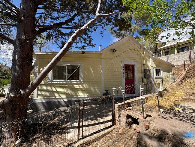 Building Photo - 1BR/1BA 740 sq.ft. SHORT TERM RENTAL in Old Bisbee, AZ
