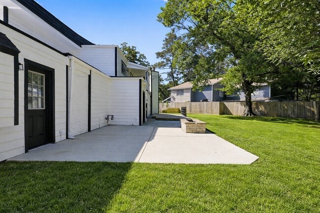 Building Photo - 8002 Lichen Ln