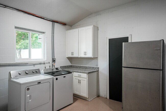 Building Photo - 2009 S Osceola Ave