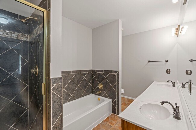 Building Photo - Beautiful 3B/2B Home in St. Charles