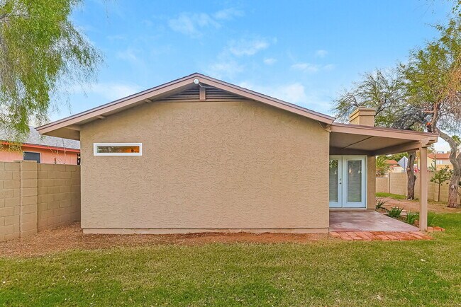 Building Photo - 4012 E Covina St